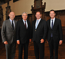 Treffen im Rathaus (v.l.n.r.): Michael Westhagemann, Bürgermeister Jens Böhrnsen, Dr. Michael Süß und Wirtschaftssenator 