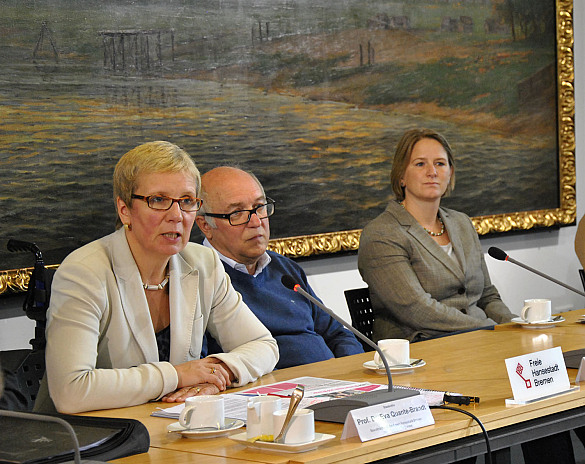 (v.l.n.r.) Staatsrätin Prof. Dr. Eva Quante-Brandt, Dr. Helmut Hafner und Silke Harth informierten über die Integrationswoche