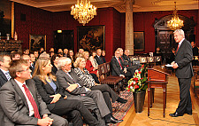 Bürgermeister Böhrnsen würdigt in seinem Grußwort im Kaminsaal des Rathauses das hohe Engagement der Beteiligten für die Exzellenz-Bewerbung der Bremer Universität