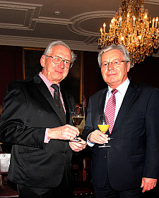 Dieter Zettler und Bürgermeister Jens Böhrnsen (rechts)