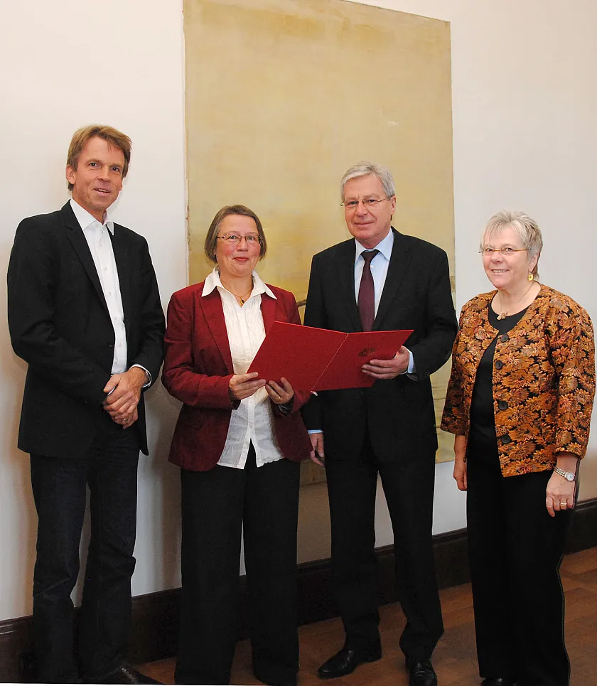 Von links nach rechts: Ingo Mose (Beiratssprecher Neustadt, Annemarie Czichon, Bürgermeister Jens Böhrnsen, Edith Wangenheim (Beiratssprecherin Woltmershausen)