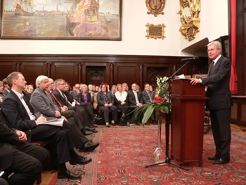 Bürgermeister Jens Böhrnsen begrüßt die Gäste des Willehad-Empfangs im Festsaal des Bremer Rathauses
