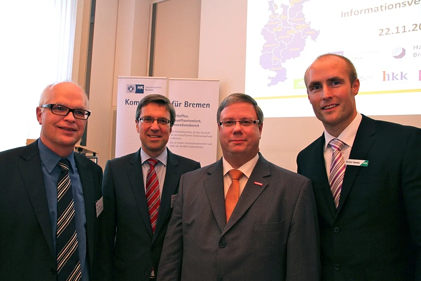 Die Organisatoren der Veranstaltung "Gesundheit im Betrieb": Ansgar Rudolph, Geschäftsführer Gesundheitswirtschaft Nordwest e.V., Dr. Matthias Fonger, Hauptgeschäftsführer Handelskammer Bremen, Markus Mertsch, Hauptgeschäftsführer Handwerkskammer Bremen, Norbert Hemken, für die Plattform Betriebliches Gesundheitsmanagement verantwortliches Vorstandsmitglied bei Gesundheitswirtschaft Nordwest e.V. (v.l.n.r.)