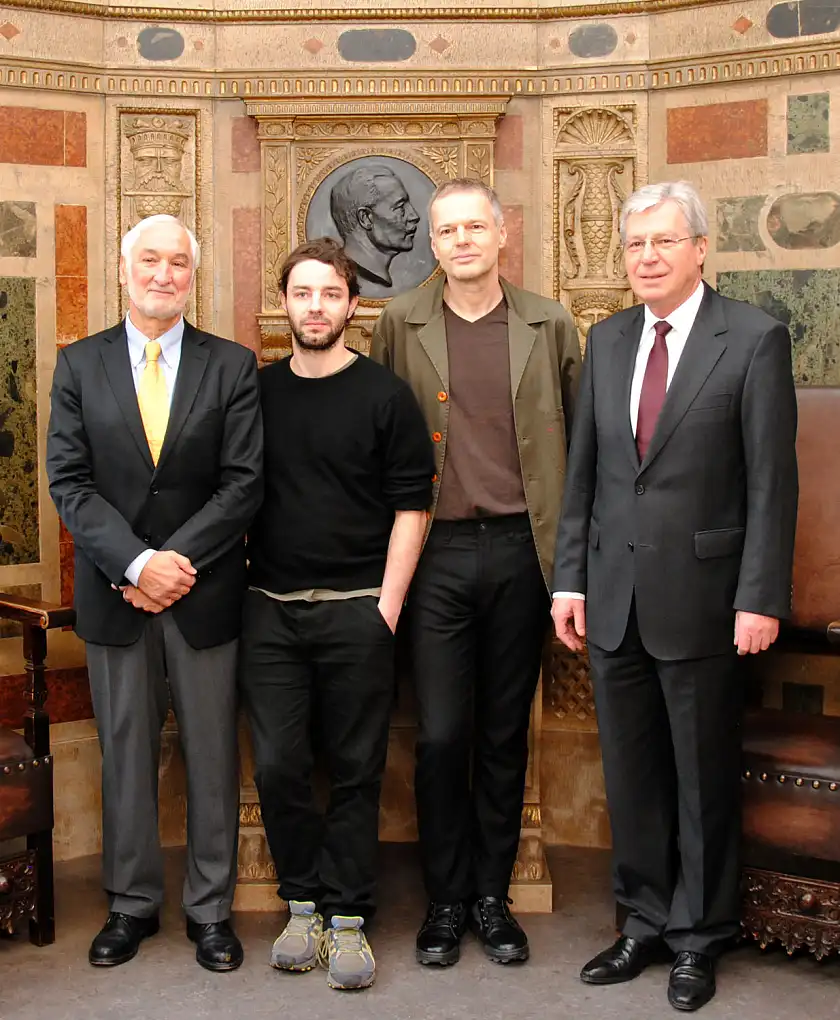 (v.l.n.r.): Michael Sieber, Vorsitzender der Rudolf-Alexander-Schröder-Stiftung, Andreas Stichmann, Förderpreisträger, Wolf Haas, Literaturpreisträger und Bürgermeister Jens Böhrnsen