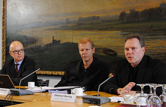 Stellten den nordmedia-Geschäftsbericht vor: (von links) Geschäftsführer Thomas Schäffer, Jochen Coldewey (nordmedia) und Ekkehart Siering (Senatskanzlei)