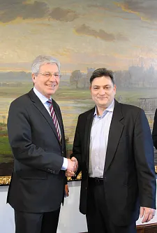 Bürgermeister Jens Böhrnsen begrüßt den Kulturattaché der Botschaft Israels, Ran Yaakoby