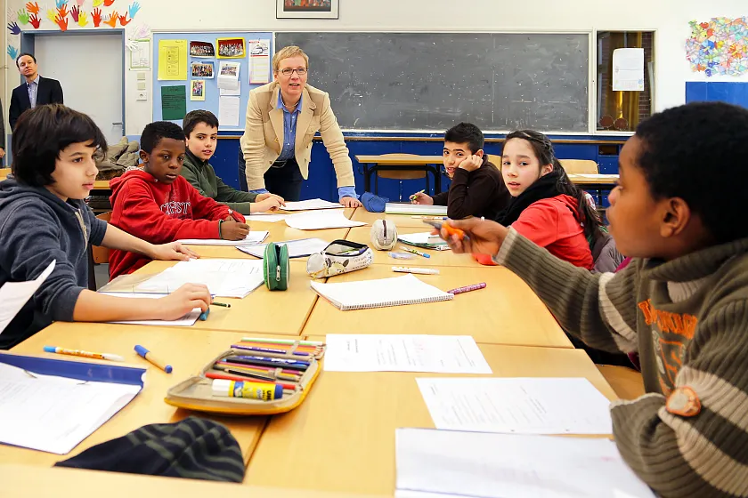 Kinder und Senatorin im Gespräch - Ostercamp Kippenberg-Gymnasium
