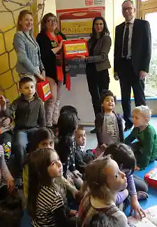 Birgit Hahne, Leiterin im Kinder- und Familienzentrum (Kita) Birgit Hahne, Senatorin Stahmann, Claudia Triebs, Deutsche Bahn AG, und Dr. Jörg F. Maas, Hauptgeschäftsführer der Stiftung Lesen (von links)