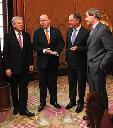 Im Gespräch: Bürgermeister Jens Böhrnsen, Handelskammer-Präses Christoph Weiss, Ministerpräsident Stephan Weil und Ingo Kramer, Präsident der Unternehmensverbände Bremen e.V. (von links)