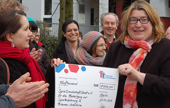 Bremens Sozialsenatorin Stahmann freut sich über die Unterstützung durch das Deutsche Kinderhilfswerk