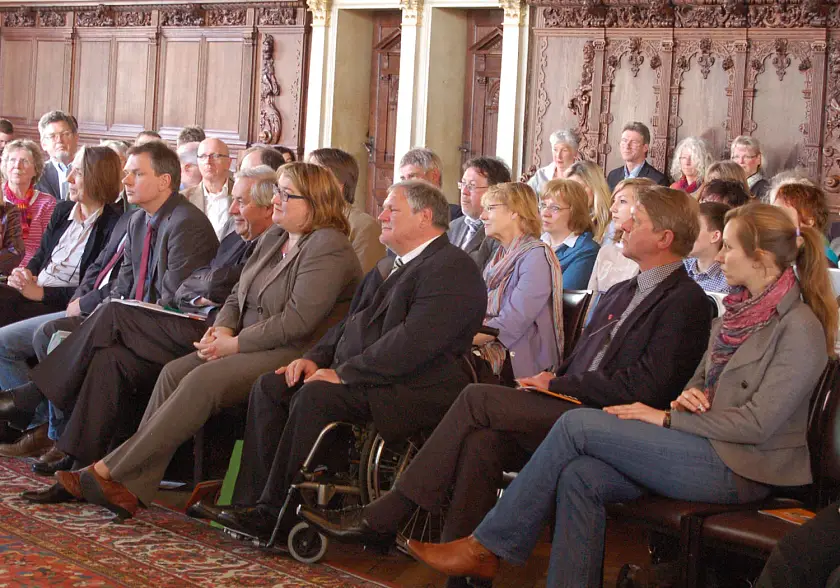 Heide Rose, Abteilungsleiterin Junge Menschen und Familie, Rolf Diener, designierter Jugendamtsleiter, Festredner Prof. Klaus Schäfer, Sozialsenatorin Anja Stahmann und Sozialstaatsrat Horst Frehe (von links)