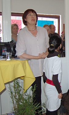 Bürgermeisterin Karoline Linnert bei der Eröffnung des Mädchentreffs-Hastedt