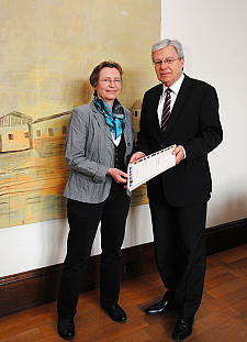 Landesrechnungshofspräsidentin Bettina Sokol und Bürgermeister Jens Böhrnsen 