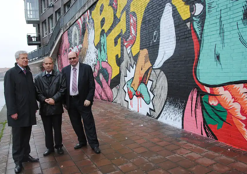 Von links: Bürgermeister Jens Böhrnsen, gemeinsam mit dem israelischen Botschafter Yacov Hadas-Handelsmann und dem Direktor des Symphonie Orchesters Haifa, Modechai Eines