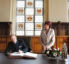 Eintrag in das Goldene Buch