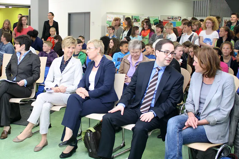 Susanne Klatten im Gespräch mit Senatorin Prof. Dr. Eva Quante-Brandt im Vorfeld der Aufführung