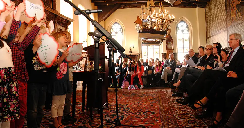 Die Hortgruppe Pinguine vom Kinder- und Familienzentrum Hohwisch mit ihrem Liedbeitrag zum Thema Was heißt hier Seltsam?