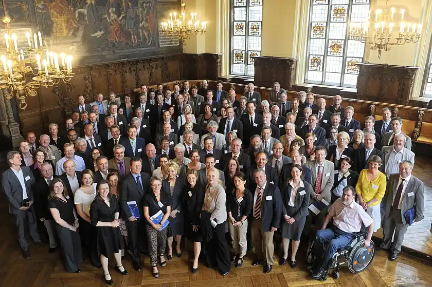 Die Partnerunternehmen und Akteure der 'partnerschaft umwelt unternehmen' beim Senatsempfang anlässlich des zehnjährigen Jubiläums