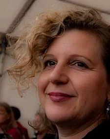 Christina Bylow geht es in ihrem Buch um die Anerkennung einer Lebensform, die in den letzten 10 Jahren explosiv zugenommen hat. Die Autorin beleuchtet alle Facetten dieser Lebensform, die weder wirklich wahrgenommen noch als gleichwertig anerkannt wird. Sie »unternimmt eine Reise in ein Land, das viele verurteilen, ohne es je betreten zu haben«