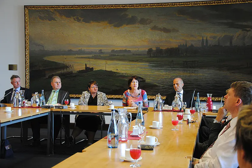 Bürgermeisterin Karoline Linnert (4.v.l) begrüßte die Arbeitsgemeinschaft der Schwerbehindertenvertretung der Länder im Rathaus