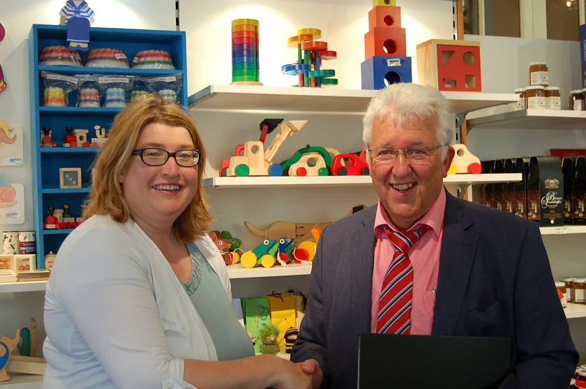 Senatorin Anja Stahmann und Werkstatt-Bremen Geschäftsführer Wilfried Hautop