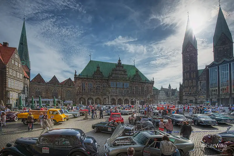 Die Bremer Oldtimer Classics auf dem Marktplatz in der Bremer Innenstadt, Foto: © Lutz Wilke / media projects, public relations GmbH