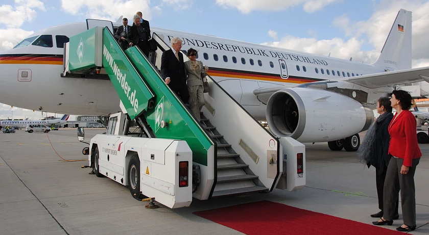 Islands Staatspräsident Dr. Ólafur Ragnar Grímsson bei der Ankunft am Bremer Flughafen