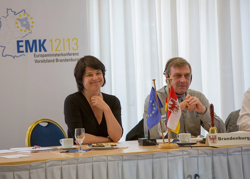 Staatsrätin Ulrike Hiller (Bevollmächtigte Bremens beim Bund und für Europa), ist seit heute (1. Juli 2013)  neue Vorsitzende der  Europaministerkonferenz (EMK). Rechts im Bild Ralf Christoffers (Minister für Wirtschaft und Europaangelegenheiten des Landes Brandenburg), der bisherige Vorsitzende