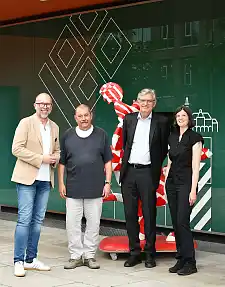 von links: Dienststellenleiter Frank Hanf, Literaturpreisträger Wilhelm Bartsch, Dr. Lothar Müller Literaturkritiker und Autor, Lucia Werder Vorstandsmitglied und Geschäftsführerin der Rudolf-Alexander-Schröder-Stiftung.