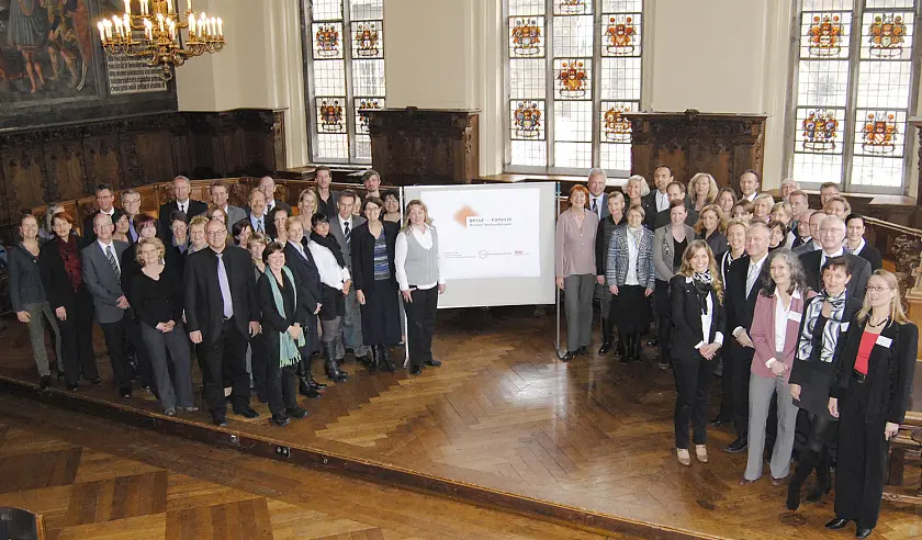 Bürgermeisterin Linnert mit Vertreterinnen und Vertreter der ausgezeichneten Unternehmen