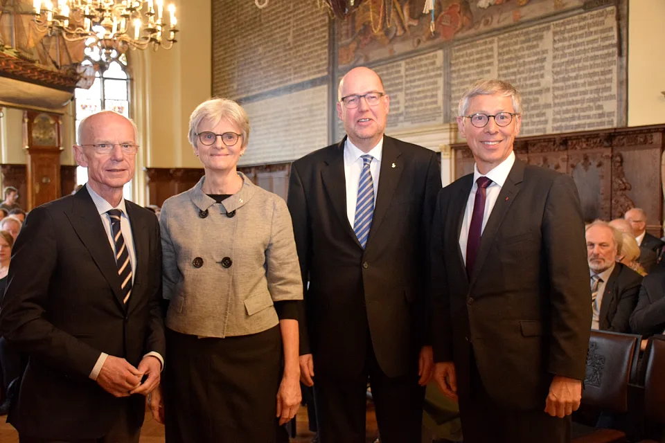 Gastgeber und Gastredner bei dem Senatsempfang in der Oberen Rathaushalle anlässlich 500 Jahre Reformation: Bürgerschaftspräsident Christian Weber, Präsidentin Edda Bosse, Schriftführer der BEK Pastor Renke Brahms und Bürgermeister Carsten Sieling (v.l.)
