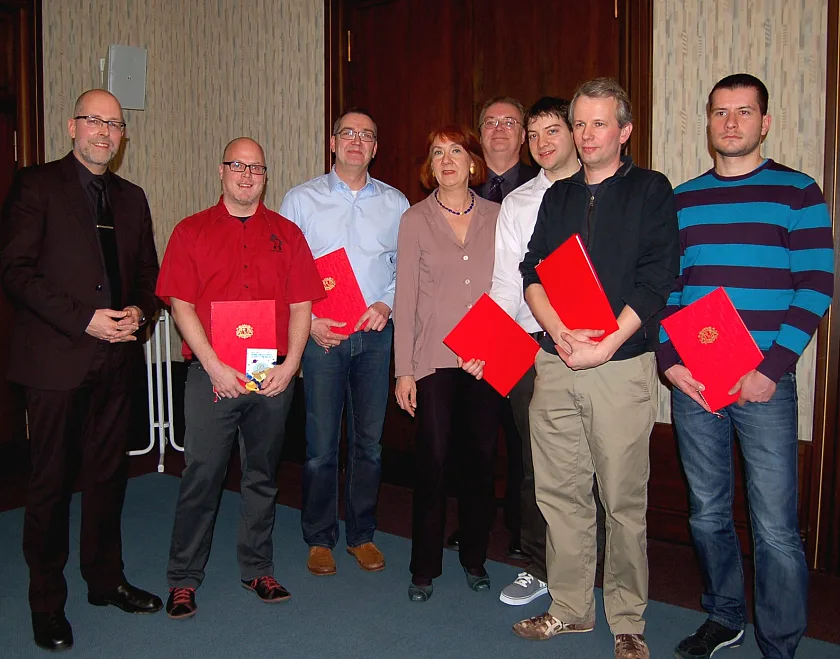 Bürgemeisterin Karoline Linnert und Kai Stührenberg von der WFB mit den Preisträgern: Kai Stührenberg, Robert Virkus, Torsten Saathoff, Karoline Linnert, Volker Redder, Andreas Bruns, Bernd Burhoff und Frank Luttmann (von links nach rechts) 