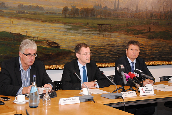 Bei der Pressekonferenz zum Thema "Ankauf des Lloydhofes": Senator Dr. Joachim Lohse, Senator Martin Günthner und Senatssprecher Hermann Kleen (v.r.)