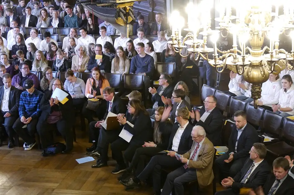Die feierliche Übergabe der Medaillen in der Oberen Rathaushalle mit Senatorin Anga Stahmann