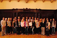 Nachwuchskräfte nach ihrer Vereidigung im Bremer Rathaus