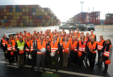Staatsrätin Gabriele Friderich und Umweltsenator Dr. Joachim Lohse besuchen das Mitgliedertreffen der 'partnerschaft umwelt unternehmen' bei EUROGATE in Bremerhaven