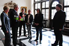 Bürgermeister Jens Böhrnsen und Wissenschaftssenatorin Prof. Dr.Eva Quante-Brandt nehmen im Bremer Rathaus Unterschriften entgegen und rufen den Bund zur Beteiligung an der Hochschulfinanzierung auf