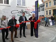 Einweihung des ersten Bremer 'mobil.pünktchens' - v.l.n.r.: BREPARK Geschäftsführerin Erika Becker, Ortsamtsleiter Robert Bücking, Umwelt- und Verkehrssenator Joachim Lohse, Geschäftsführerin der cambio CarSharing GmbH Kerstin Homrighausen