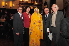 Vor der Preisverleihung: Mohamed el Mamun Ahmed Brahim, Vertreter der Frente Polisario in Deutschland, Bürgermeisterin Karoline Linnert, Preisträgerin Aminatou Haidar, der Präsident der Bremischen Bürgerschaft und Schirmherr des Kuratoriums Freiheit für die Westsahara e.V, Christian Weber und Prof. Dr. Claus Leggewie (Laudator und Leiter des Kulturwiss. Inst. Essen) (v.l.n.r.)