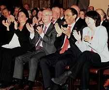 Festveranstaltung im Bremer Rathaus: Bürgermeisterin Karoline Linnert, Generalkonsul Mehmet Günay, Bürgerschaftspräsident Christian Weber und Honorarkonsulin Yasemin Vierkötter (v.r.)