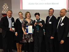 (v.l.): Norbert Caesar (Vorsitzender der Interessengemeinschaft "Das Viertel" e.V., Aufgabenträger BID "Viertel"), Ann-Kathrin Caesar (Quartiersmanagerin des BID "Viertel"), Bettina Schaefers (Handelskammer Bremen), Marianne Grewe-Wacker (Senator für Wirtschaft, Arbeit und Häfen), Stefan Storch (Eigentümervertreter BID "Sögestraße") und Dr. Jan-Peter Halves (Geschäftsführer CS-CityService GmbH, Aufgabenträger BID "Sögestraße")