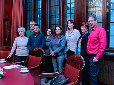 Gruppenfoto im Senatssaal des Bremer Rathauses mit Maya Fernandez Allende (5 v.l.), Bürgermeisterin Karoline Linnert, der Bremer DGB-Vorsitzenden Annette Düring und weiteren Delegationsmitgliedern