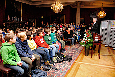 Kreative Kinder bei der Preisverleihung mit Bürgermeister Jens Böhrnsen im Kaminsaal des Rathauses