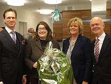 Dr. Tim Nesemann, Anja Stahmann, Ute Büge und Alexander Künzel bei der Einweihung im Stiftungsdorf Borgfeld