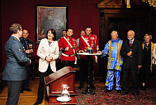 Bürgermeisterin Karoline Linnert (dritte von links) begrüßte Gäste aus 13 Ländern beim Senatsempfang