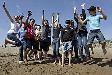 Spaß im Sand – Jugendliche aus Gröpelingen erreichen den Pusdorfer Strand seit 2013 mit der Weserfähre "Pusdorp"