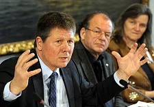 Bremens Umweltsenator Dr. Joachim Lohse erläutert im Rahmen der Abschlusskonferenz, welche Klimaanpassungsprojekte in Bremen bereits umgesetzt und geplant werden