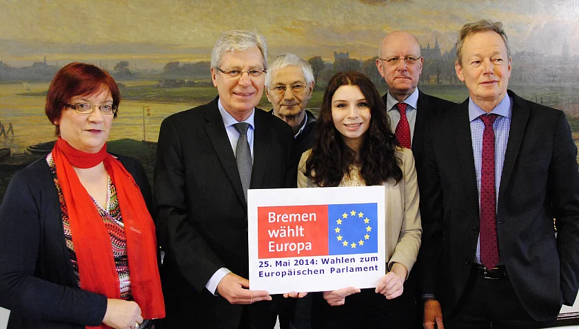 Werbung für die Europwahl: DGB-Vorsitzende Annette Düring, Bürgermeister Jens Böhrnsen, Dr. Hermann Kuhn (Vorsitzender des Landesverbandes Bremen der Europa Union Deutschland), Dalea Awada (Schülerin an der Europaschule Sek. II Utbremen), Bürgerschaftsvizepräsident Bernd Ravens und Handelskammer-Vize-Präses Peter Schöler