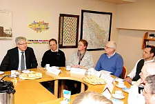 Bürgermeister Böhrnsen im Gespräch mit Findorffer Geschäftsleuten