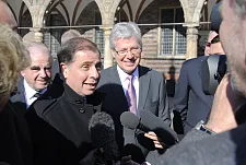 Interviews auf dem Bremer Marktplatz: Staatspräsident Dr. George Abela und Bürgermeister Jens Böhrnsen
